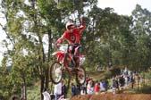 Photo MaitreFou - Auteur : Michael & Priscilla - Mots clés :  moto motocross terre saut vitesse championnat tampon 