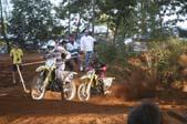 Photo MaitreFou - Auteur : Michael - Mots clés :  moto motocross terre saut vitesse championnat tampon 