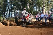 Photo MaitreFou - Auteur : Michael - Mots clés :  moto motocross terre saut vitesse championnat tampon 