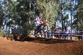 Photo MaitreFou - Auteur : Michael - Mots clés :  moto motocross terre saut vitesse championnat tampon 