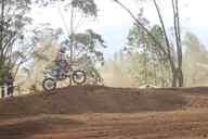 Photo MaitreFou - Auteur : Mathieu - Mots clés :  moto motocross terre saut terrain petit tampon 