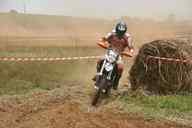 Photo MaitreFou - Auteur : Equipe MaitreFou - Mots clés :  moto motocross terre endurance tampon tsm poussiere 