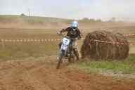 Photo MaitreFou - Auteur : Equipe MaitreFou - Mots clés :  moto motocross terre endurance tampon tsm poussiere 