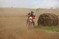 Photo MaitreFou - Auteur : Equipe MaitreFou - Mots clés :  moto motocross terre endurance tampon tsm poussiere 