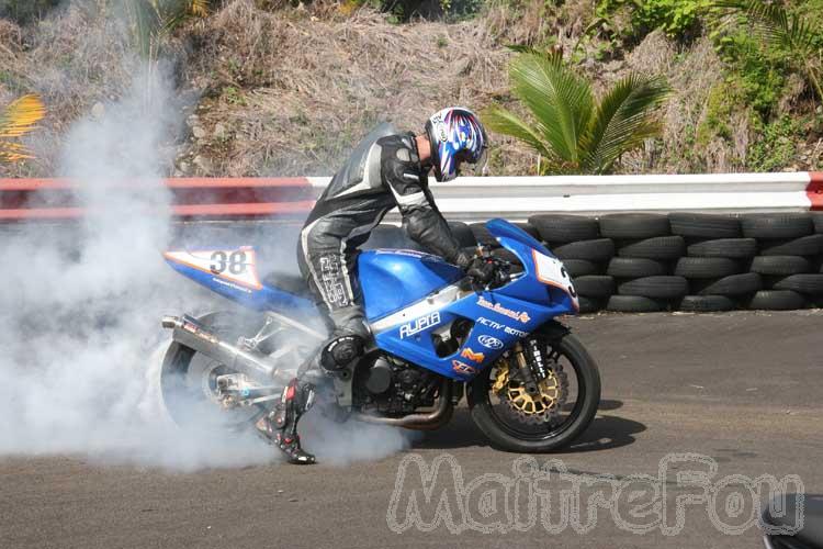 Photo MaitreFou - Auteur : MaitreFou & Michael - Mots clés :  auto moto run pousse performances dragster chronos 