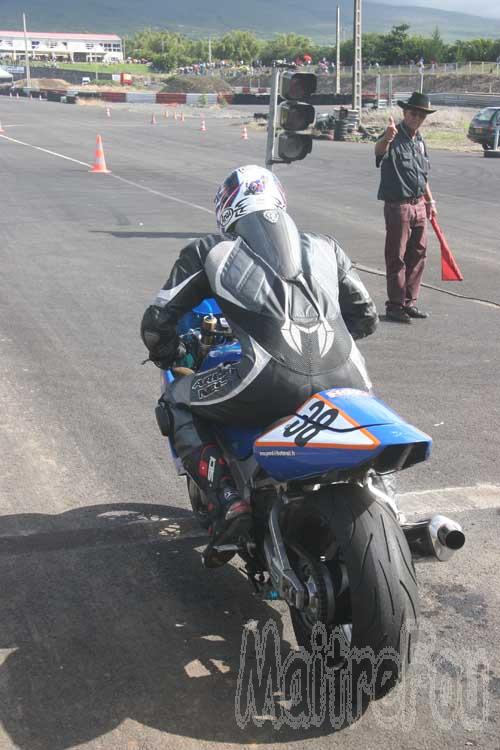 Photo MaitreFou - Auteur : MaitreFou & Michael - Mots clés :  auto moto run pousse performances dragster chronos 