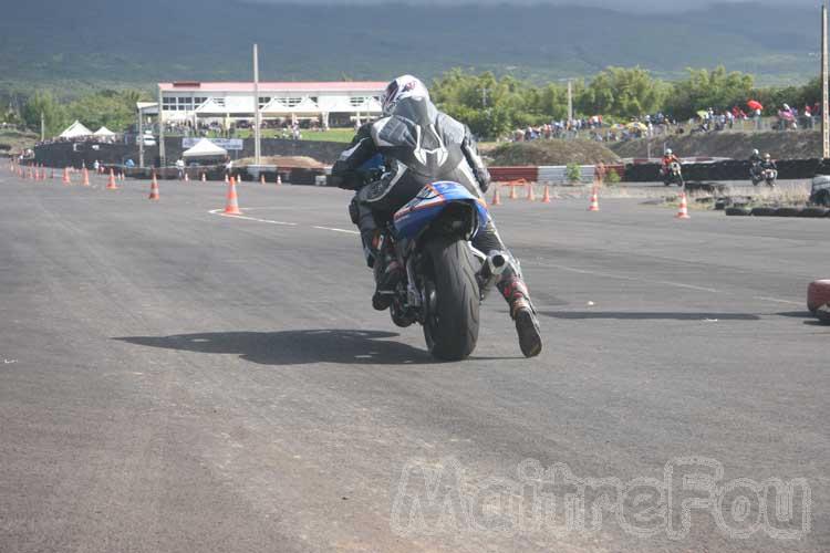 Photo MaitreFou - Auteur : MaitreFou & Michael - Mots clés :  auto moto run pousse performances dragster chronos 