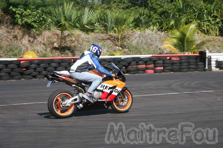 Photo MaitreFou - Auteur : MaitreFou & Michael - Mots clés :  auto moto run pousse performances dragster chronos 