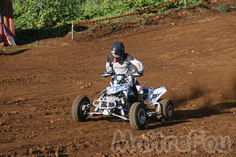 Photo MaitreFou - Auteur : Michael & Priscilla - Mots clés :  moto motocross terre saut vitesse championnat tampon 