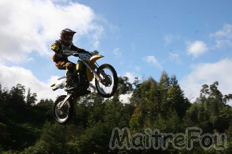 Photo MaitreFou - Auteur : Michael & Priscilla - Mots clés :  moto motocross terre saut vitesse championnat tampon 