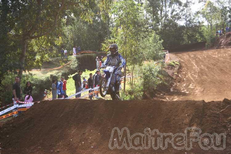 Photo MaitreFou - Auteur : Michael & Priscilla - Mots clés :  moto motocross terre saut vitesse championnat tampon 