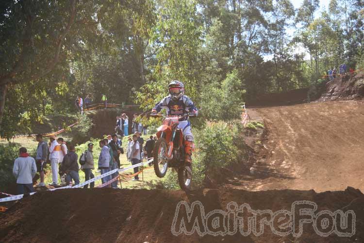 Photo MaitreFou - Auteur : Michael & Priscilla - Mots clés :  moto motocross terre saut vitesse championnat tampon 