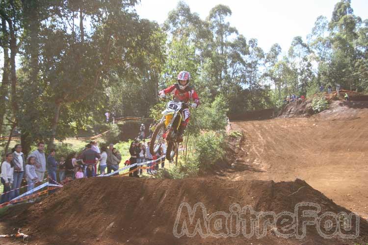 Photo MaitreFou - Auteur : Michael & Priscilla - Mots clés :  moto motocross terre saut vitesse championnat tampon 