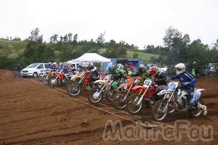 Photo MaitreFou - Auteur : Michael & Priscilla - Mots clés :  moto motocross terre saut vitesse championnat tampon 