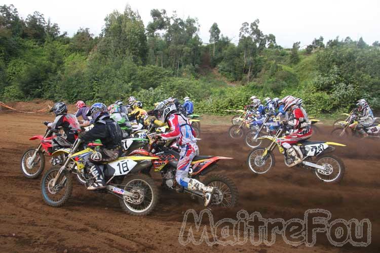 Photo MaitreFou - Auteur : Michael & Priscilla - Mots clés :  moto motocross terre saut vitesse championnat tampon 