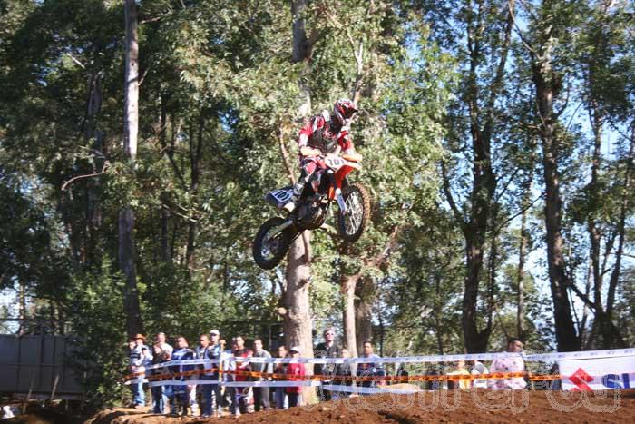 Photo MaitreFou - Auteur : Michael - Mots clés :  moto motocross terre saut vitesse championnat tampon 