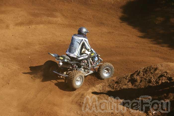 Photo MaitreFou - Auteur : Michael - Mots clés :  moto motocross terre saut vitesse championnat tampon 