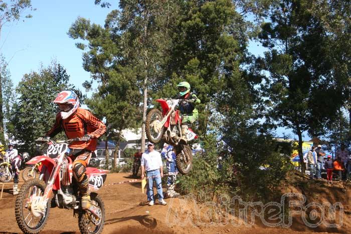 Photo MaitreFou - Auteur : Michael - Mots clés :  moto motocross terre saut vitesse championnat tampon 