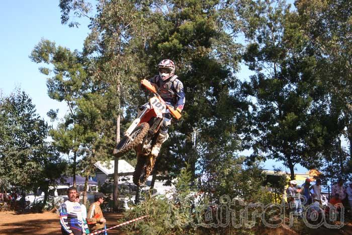 Photo MaitreFou - Auteur : Michael - Mots clés :  moto motocross terre saut vitesse championnat tampon 