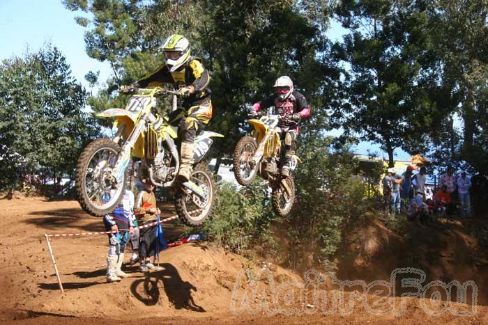 Photo MaitreFou - Auteur : Michael - Mots clés :  moto motocross terre saut vitesse championnat tampon 