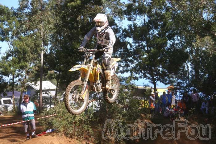 Photo MaitreFou - Auteur : Michael - Mots clés :  moto motocross terre saut vitesse championnat tampon 