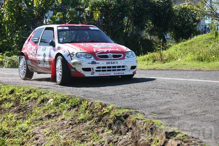 Photo MaitreFou - Auteur : Michael & Benjamin - Mots clés :  auto rallye tampon les canots etang sale etape tour 