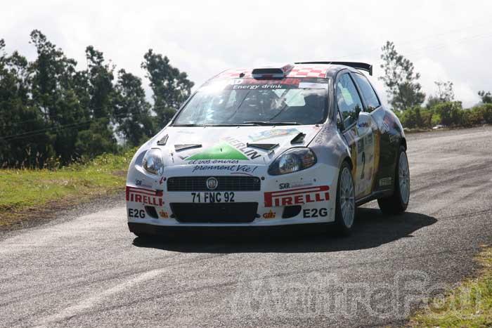 Photo MaitreFou - Auteur : Michael & Benjamin - Mots clés :  auto rallye tampon les canots etang sale etape tour 