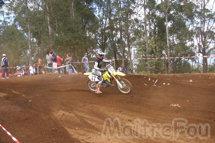 Photo MaitreFou - Auteur : Michael - Mots clés :  moto motocross terre saut championnat petit endurance tampon 