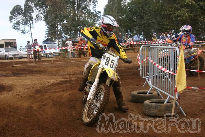 Photo MaitreFou - Auteur : Michael - Mots clés :  moto motocross terre saut championnat petit endurance tampon 