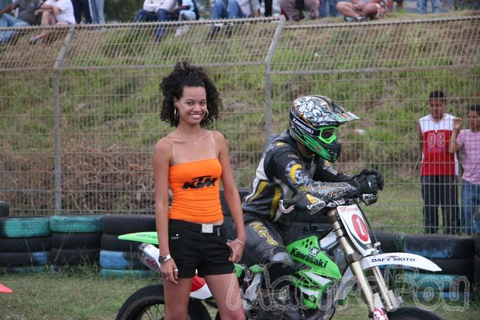 Photo MaitreFou - Auteur : Michael - Mots clés :  moto supermotard terre asphalte piste jamaique saut championnat saint denis miss 