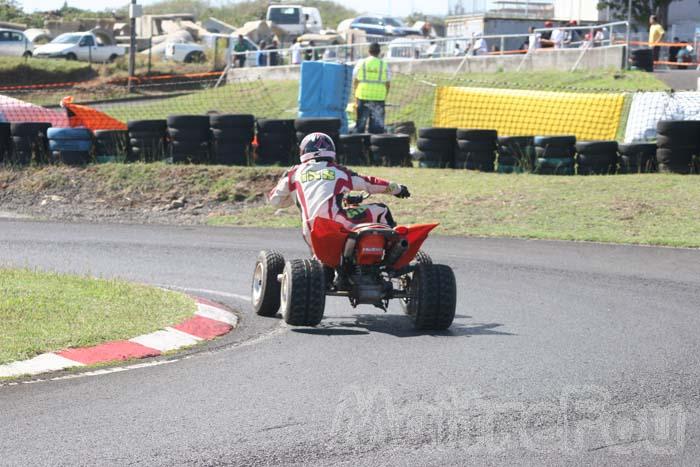 Photo MaitreFou - Auteur : Michael - Mots clés :  moto supermotard terre asphalte piste jamaique saut championnat saint denis 