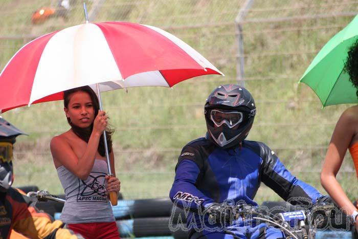 Photo MaitreFou - Auteur : Michael - Mots clés :  moto supermotard terre asphalte piste jamaique saut championnat saint denis miss 