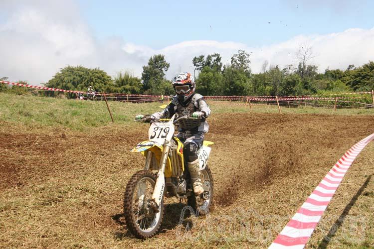 Photo MaitreFou - Auteur : Michael - Mots clés :  moto motocross terre saut championnat endurance grand coude 6h saint joseph 