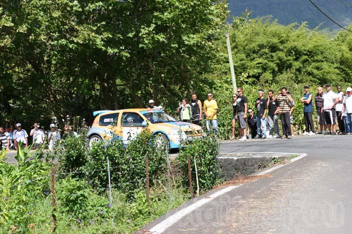 Photo MaitreFou - Auteur : Michael - Mots clés :  auto public accident rallye plaine des palmistes 