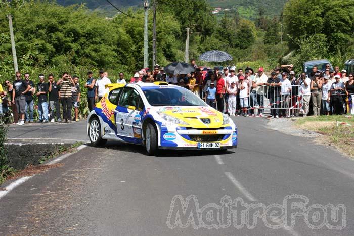 Photo MaitreFou - Auteur : Michael - Mots clés :  auto public accident rallye plaine des palmistes 