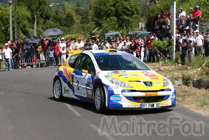 Photo MaitreFou - Auteur : Michael - Mots clés :  auto public accident rallye plaine des palmistes 