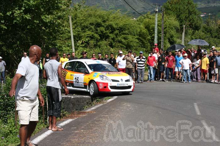 Photo MaitreFou - Auteur : Michael - Mots clés :  auto public accident rallye plaine des palmistes 