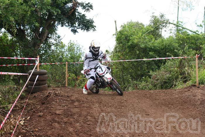 Photo MaitreFou - Auteur : Michael - Mots clés :  moto motocross terre saut championnat terrain pascal ravenne ravine malheur hommage 