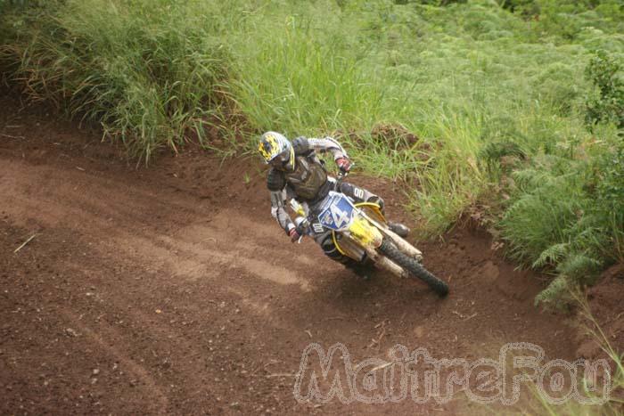 Photo MaitreFou - Auteur : Michael - Mots clés :  moto motocross terre saut championnat terrain pascal ravenne ravine malheur hommage 