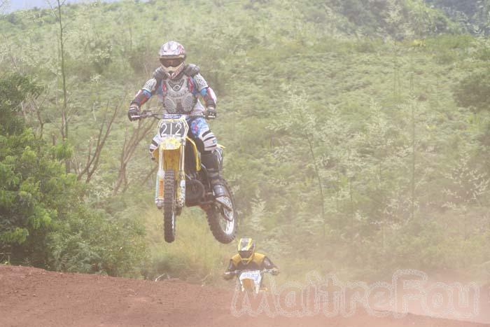 Photo MaitreFou - Auteur : Michael - Mots clés :  moto motocross terre saut championnat terrain pascal ravenne ravine malheur hommage 