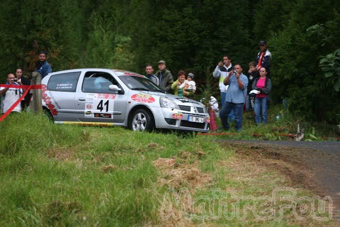 Photo MaitreFou - Auteur : Michael - Mots clés :  auto rallye cilaos tamarins pluie virage freinage 