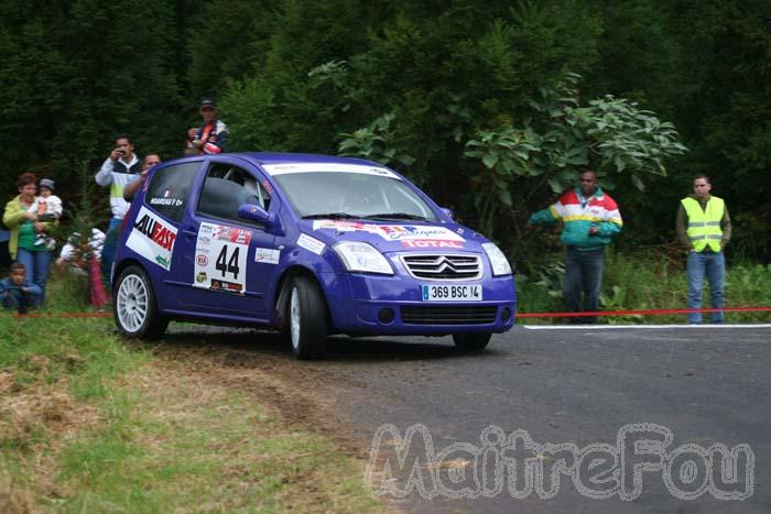 Photo MaitreFou - Auteur : Michael - Mots clés :  auto rallye cilaos tamarins pluie virage freinage 