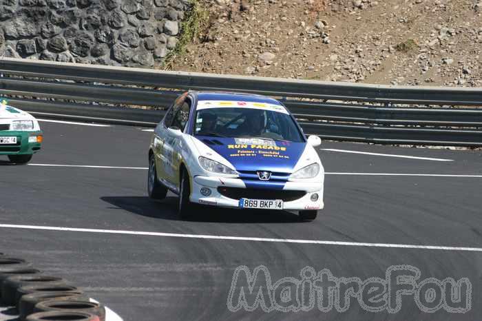 Photo MaitreFou - Auteur : Michael, Benjamin et Murielle - Mots clés :  auto rallye circuit felix guichard piste virage freinage tour 