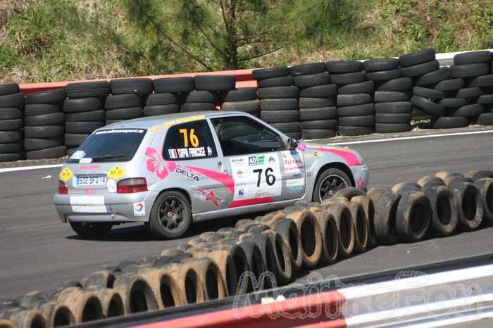 Photo MaitreFou - Auteur : Michael, Benjamin et Murielle - Mots clés :  auto rallye circuit felix guichard piste virage freinage tour 