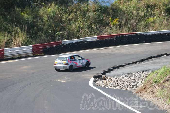 Photo MaitreFou - Auteur : Michael, Benjamin et Murielle - Mots clés :  auto rallye circuit felix guichard piste virage freinage tour 