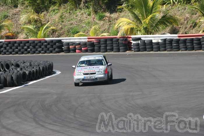 Photo MaitreFou - Auteur : Michael, Benjamin et Murielle - Mots clés :  auto rallye circuit felix guichard piste virage freinage tour 