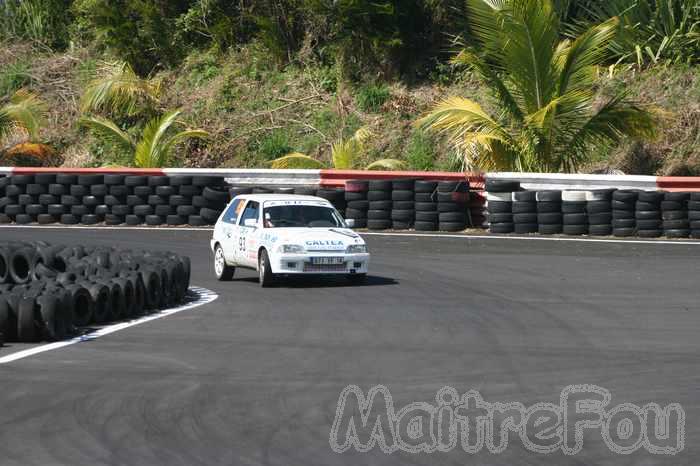 Photo MaitreFou - Auteur : Michael, Benjamin et Murielle - Mots clés :  auto rallye circuit felix guichard piste virage freinage tour 