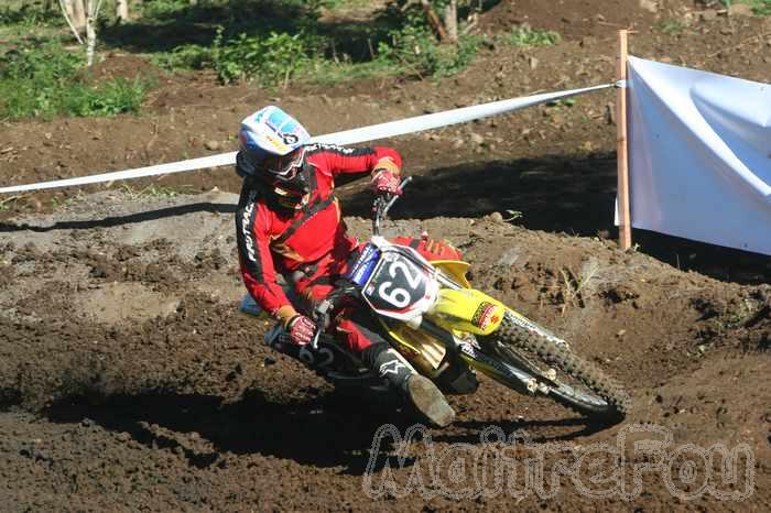 Photo MaitreFou - Auteur : Michael - Mots clés :  moto motocross terre saut championnat terrain pascal dorseuil saint louis caprisonne miss reunion 2008 