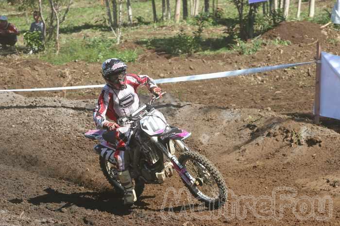 Photo MaitreFou - Auteur : Michael - Mots clés :  moto motocross terre saut championnat terrain pascal dorseuil saint louis caprisonne miss reunion 2008 