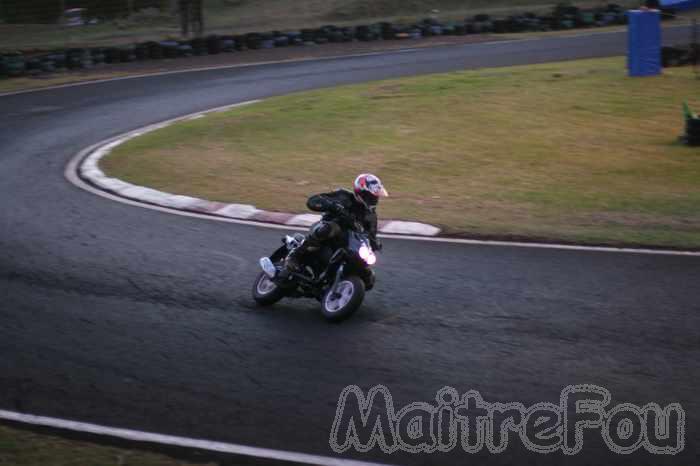 Photo MaitreFou - Auteur : Michael et Benjamin - Mots clés :  moto cyclo endurance 24h asphalte piste jamaique saint denis 